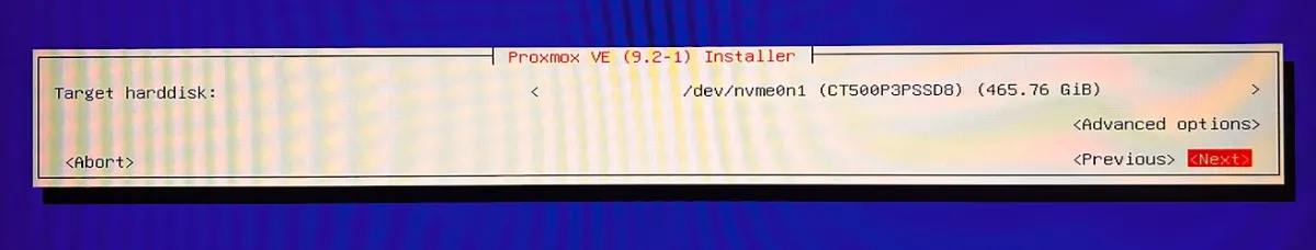 Wybór dysku, na którym Proxmox ma zostać zainstalowany.